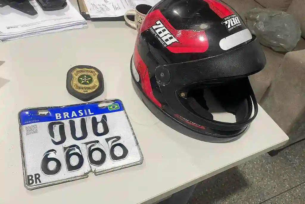 Placa da motocicleta de assaltantes que agiam em Aracaju