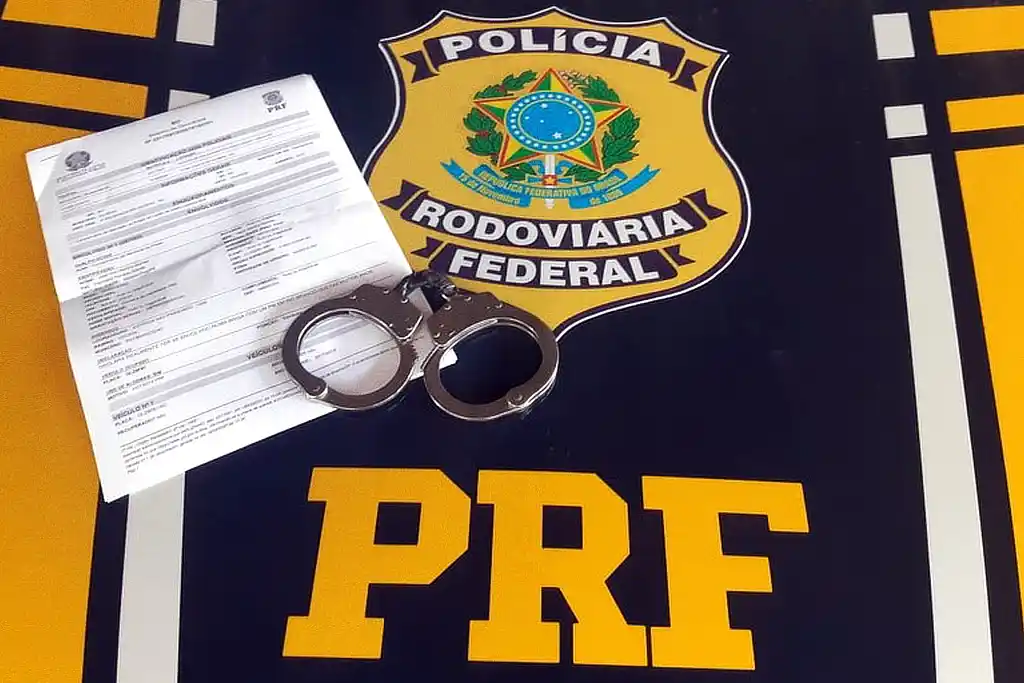 Algemas sobre viatura da PRF