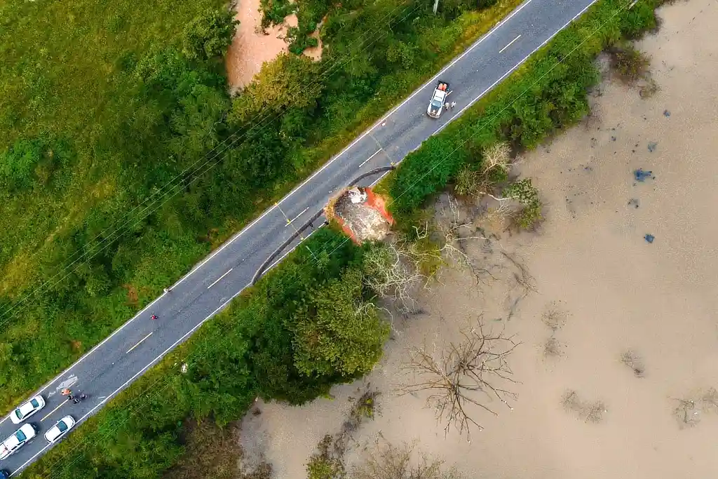 Vista aérea da Rodovia SE-270 interditada, em Lagarto