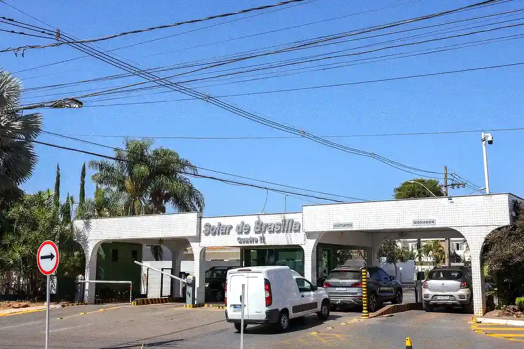 Fachada de condomínio em Brasília onde mora o ex-presidente Bolsonaro