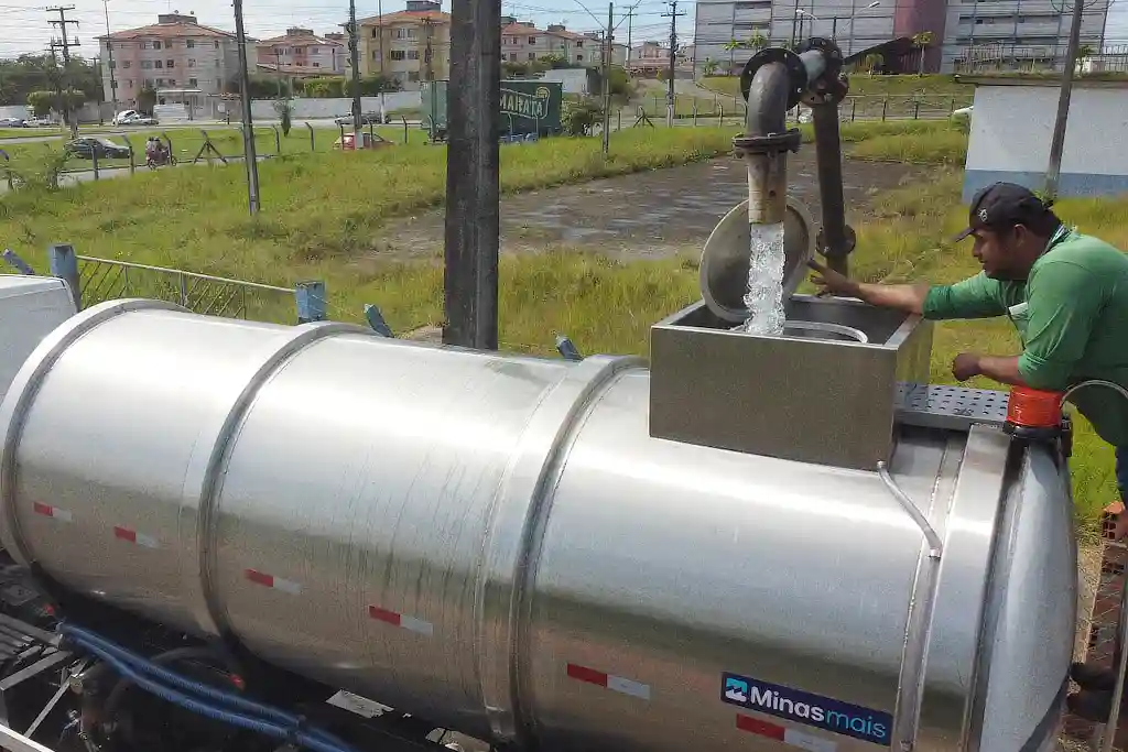 Abastecimento de água em Aracaju por meio de caminhão pipa