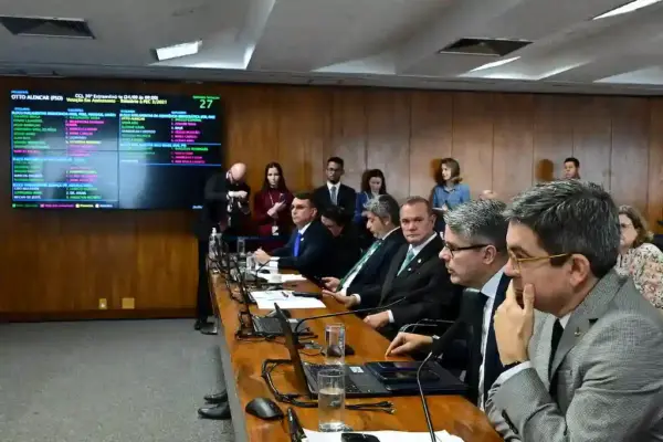 Comissão de Constituição, Justiça e Cidadania (CCJ) rejeita PEC da Blindagem - 24/09/2025