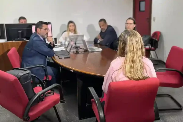 Daniele Barreto, acusada de mandar matar o marido e advogado Lael Rodrigues, em Aracaju, durante audiência de custódia