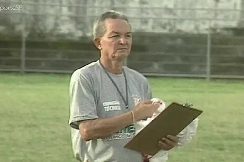 Ex-jogador e técnico, Aylton Rocha 