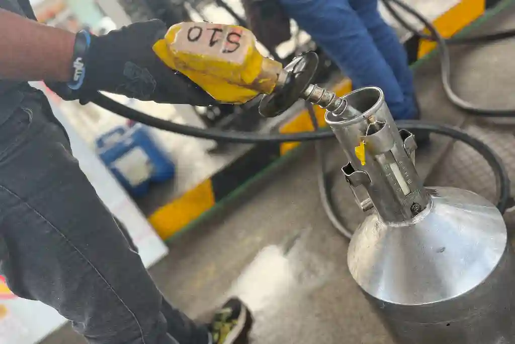 Fiscais do do ITPS interditam bombas de combustíveis em Sergipe