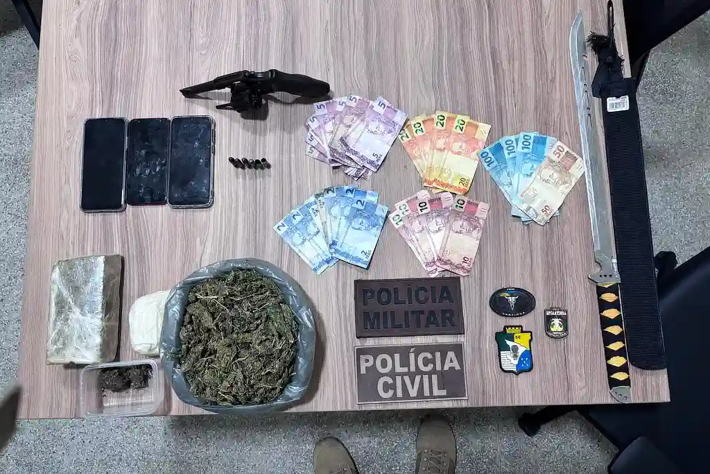 Droga, arma e dinheiro apreendidos na Operação Neve no Sertão: Ação conjunta é deflagrada contra o tráfico de drogas no Alto Sertão Sergipano