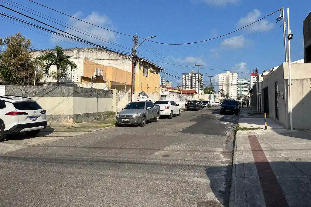 Rua Péricles Muniz Barreto, localizada no bairro Salgado Filho, em Aracaju, passa a ter sentido único