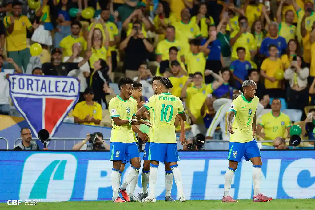 Estêvão comemora o seu primeiro gol com a camisa da Seleção