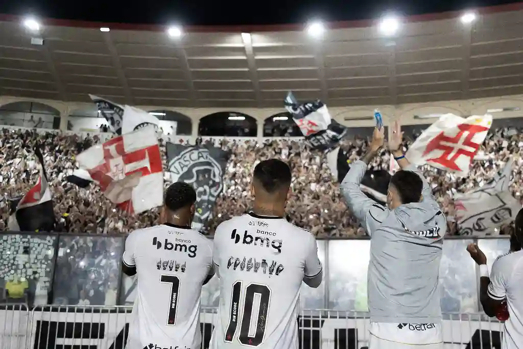 Com gols de Rayan e Paulo Henrique, o Vasco da Gama conquistou sua segunda vitória seguida em São Januário
