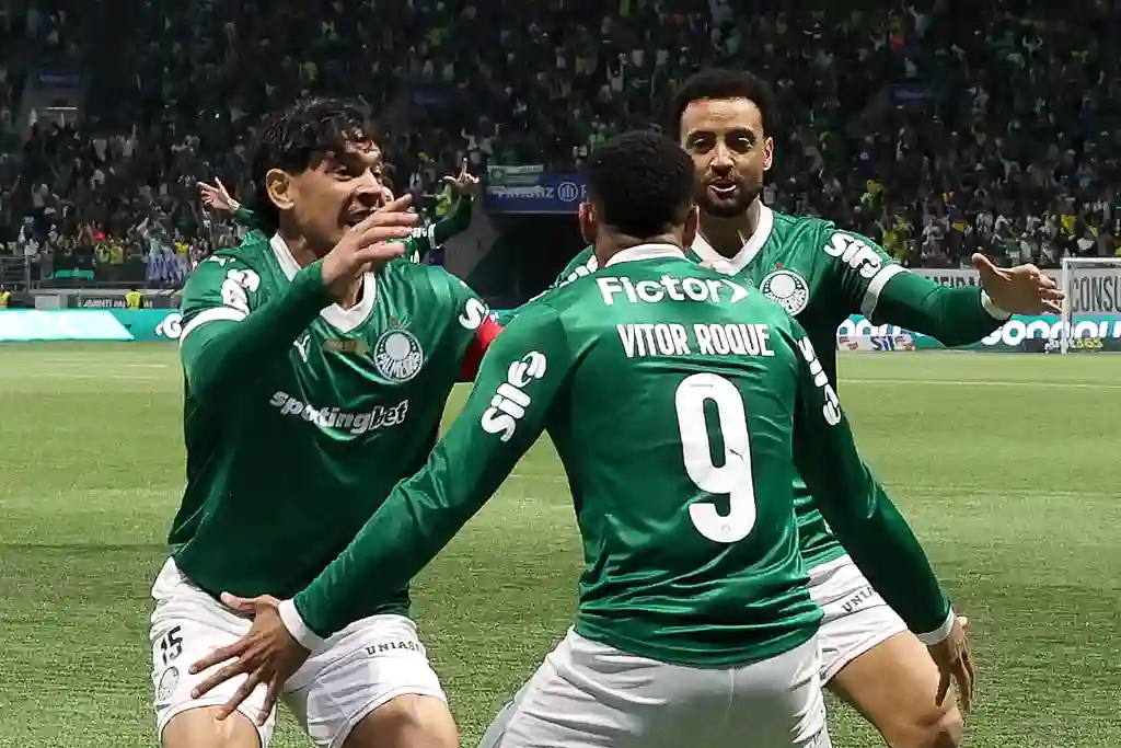 Vitor Roque, do Palmeiras, comemora seu gol contra a equipe do Internacional - 13/09/2025