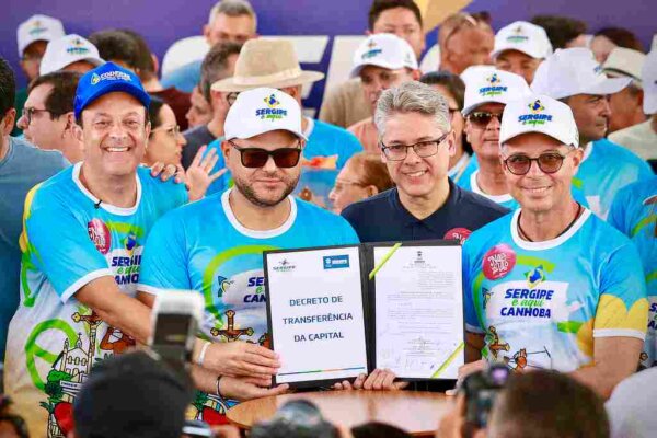 André Moura, Alessandro Vieira e Fábio Mitidieri, durante evento no município de Canhoba, em Sergipe – 24/10/2025
