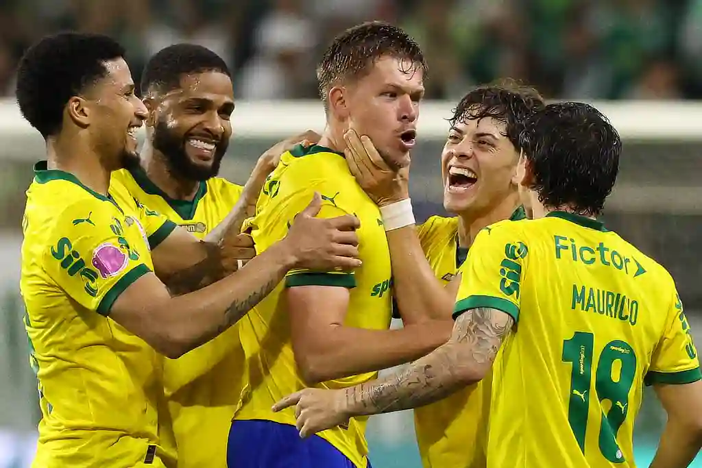 Jogador Bruno Fuchs comemora gol pelo Palmeiras