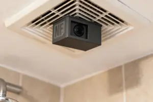 Câmera escondida no banheiro