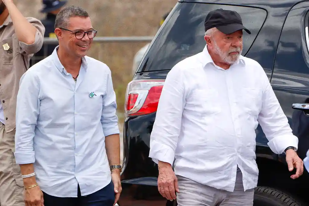 Fábio Mitidieri e Lula durante visita às obras de duplicação da BR-101 em Sergipe - 15/02/2023