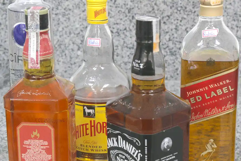 Garrafas de bebidas adulteradas apreendidas em Sergipe