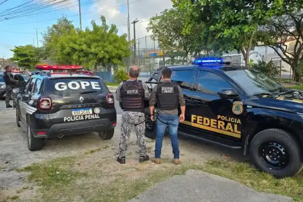 Policiais do GOPE e da Polícia Federal durante operação em Sergipe