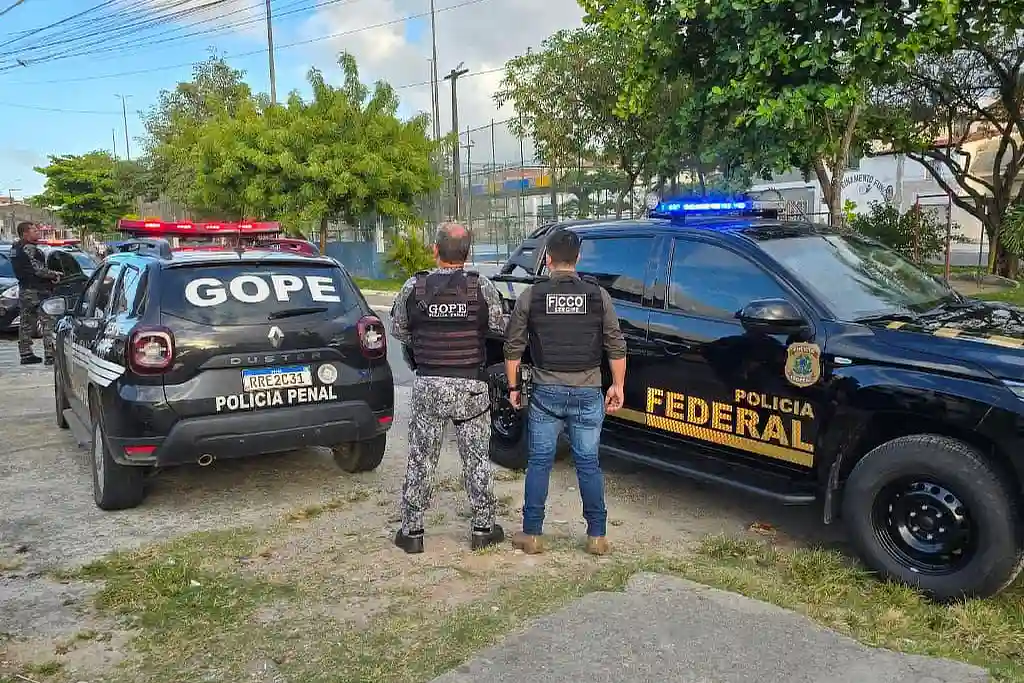Policiais do GOPE e da Polícia Federal durante operação em Sergipe