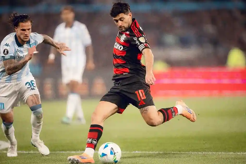 Flamengo segura pressão do Racing e está na final da Libertadores 2025