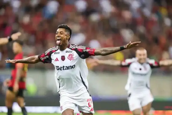 Jogador Bruno Henrique, do Flamengo, durante comemoração de gol