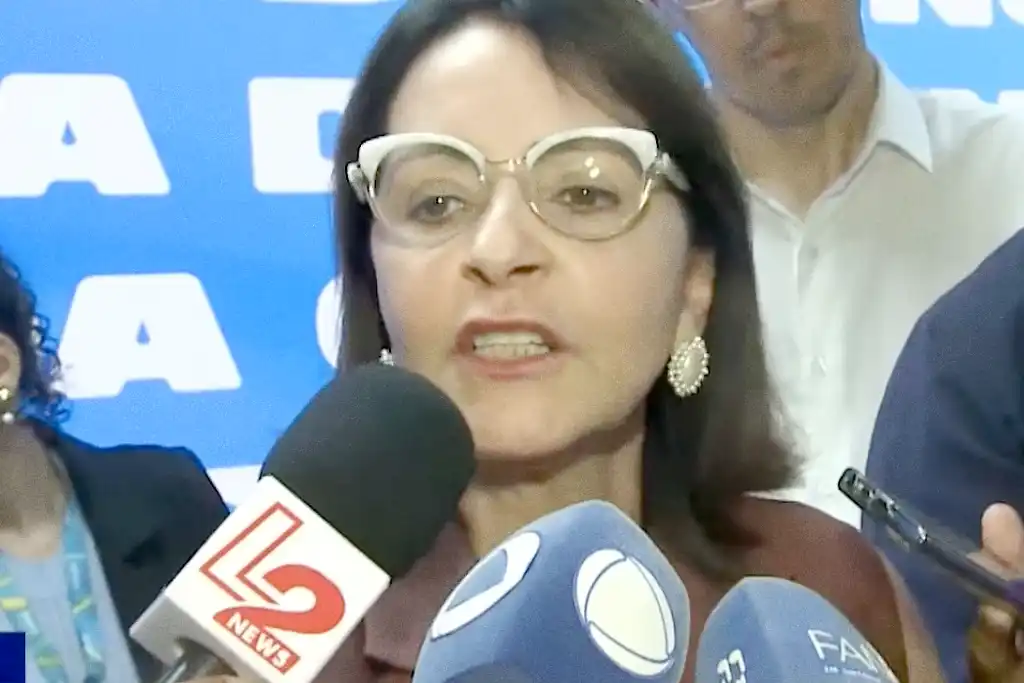 Prefeita de Aracaju Emília Corrêa durante entrevista