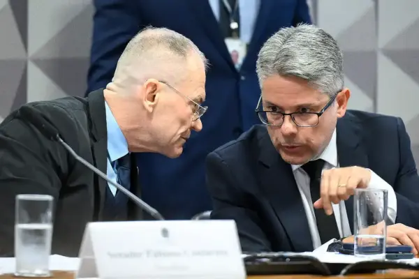Presidente da CPI do Crime, senador Fabiano Contarato (PT-ES) e o relator, senador Alessandro Vieira (MDB-SE)