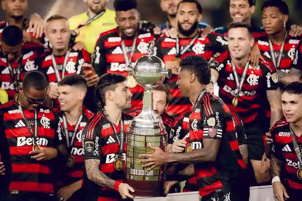 Flamengo vence Palmeiras e se torna o primeiro brasileiro tetracampeão da Libertadores