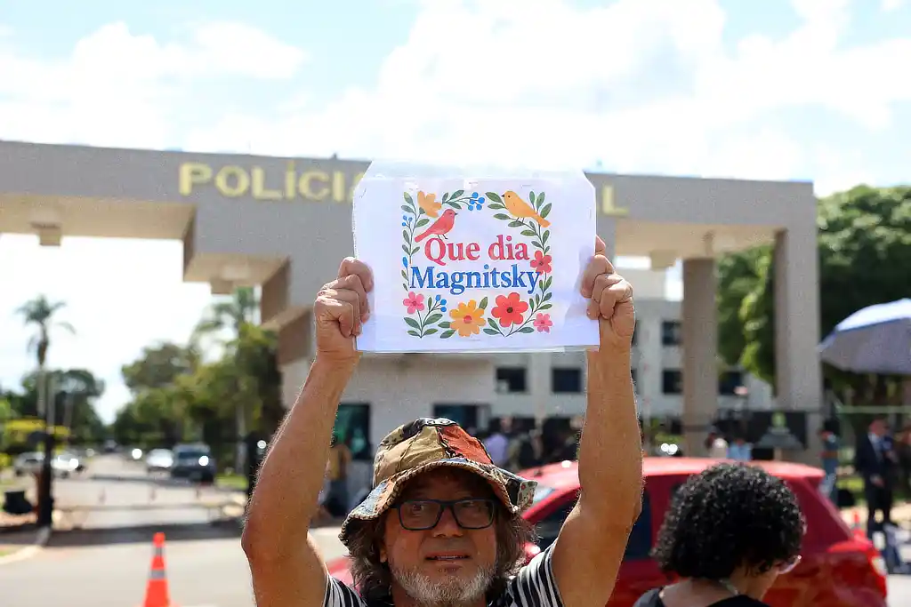 Manifestação em frente a sede da Polícia Federal após a prisão do ex-presidente Jair Bolsonaro. Brasília (DF), 22/11/2025