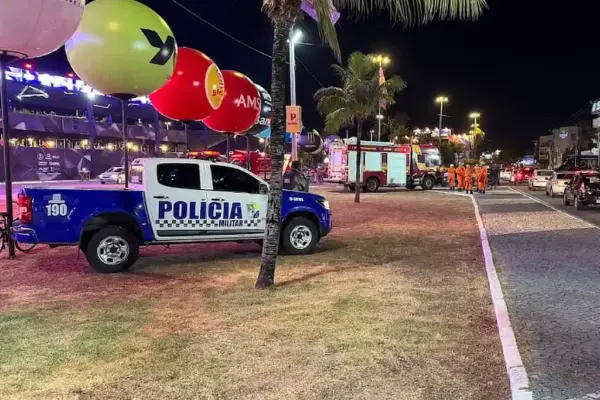 Viatura da Polícia Militar no corredor do Pré-Caju 2025, na Orla da Atalaia, em Aracaju