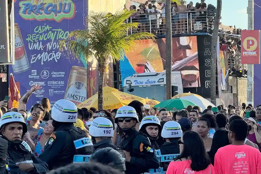 Policiais durante o Pré-Caju, na Orla da Atalaia, em Aracaju