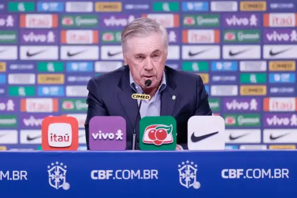 Técnico Ancelotti durante convocação da Seleção Brasileira