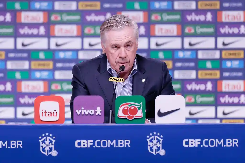 Técnico Ancelotti durante convocação da Seleção Brasileira