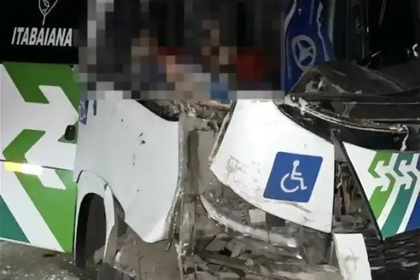 Acidente grave na BR-235, no trecho conhecido como Cafuz, envolvendo ônibus da Coopertalse