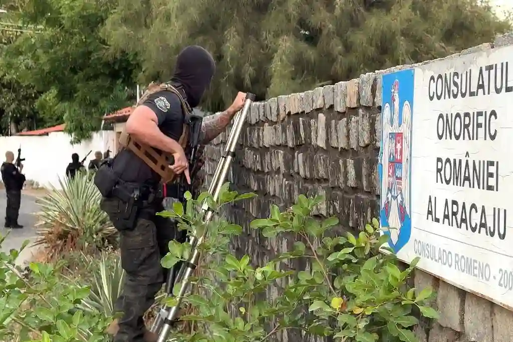 Operação da polícia mira idoso se apresentava como cônsul em Aracaju