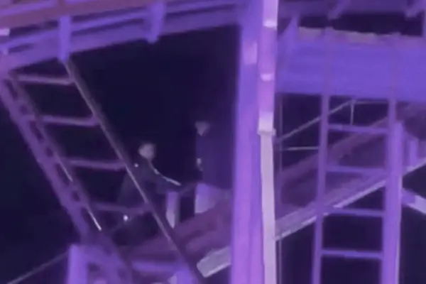 Montanha-russa da Vila do Natal trava e deixa pessoas presas em Aracaju