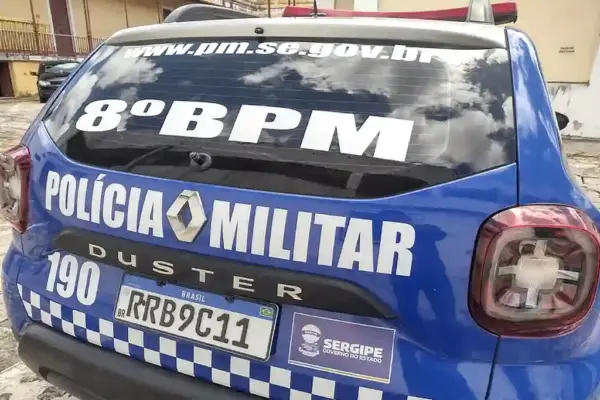 Viatura do 8º Batalhão de Polícia Militar