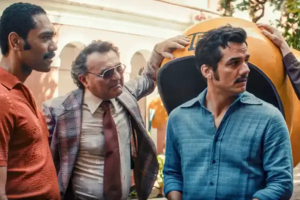 Ator Wagner Moura em cena do filme O Agente Secreto