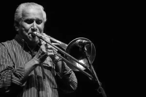 O trombonista aracajuano José Alberto Rodrigues Matos, o Zé da Velha