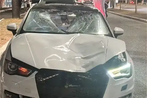 Audi A3 atropela e mata pedestre na Coroa do Meio, em Aracaju