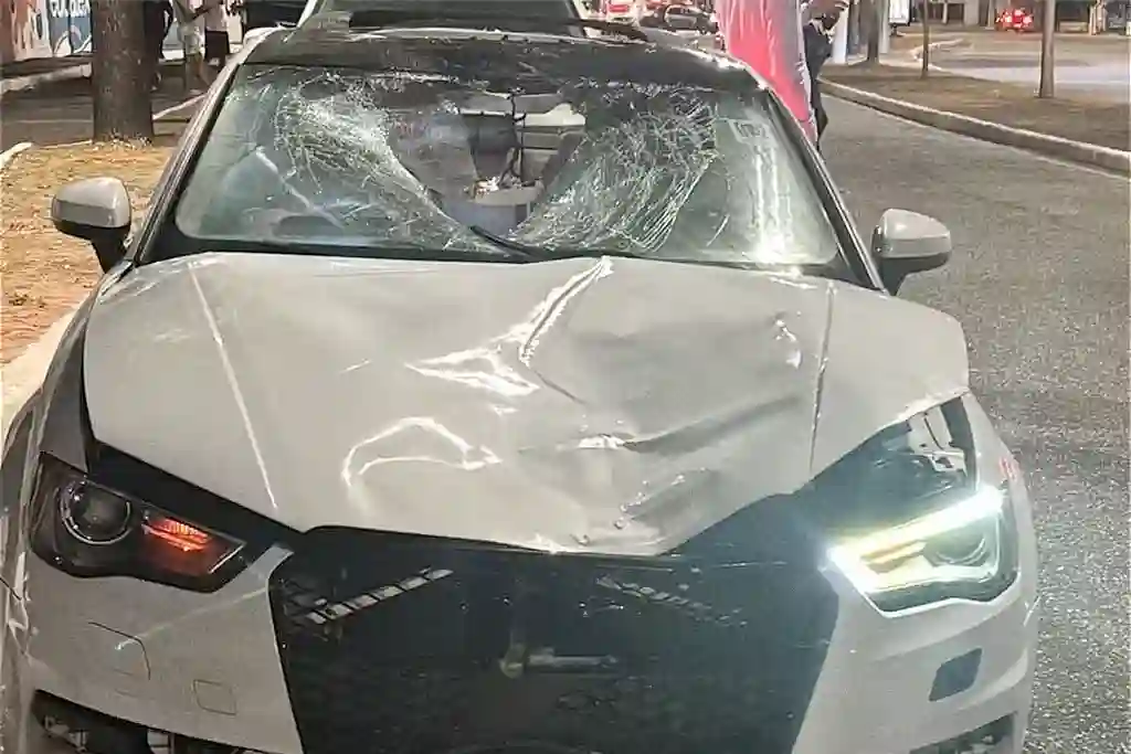Audi A3 atropela e mata pedestre na Coroa do Meio, em Aracaju