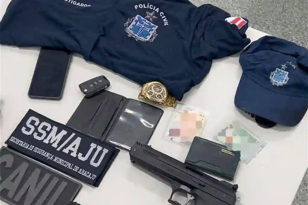 Material apreendido com falso policial, em Aracaju