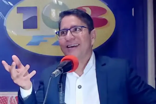 Ricardo Marques durante entrevista na 103 FM