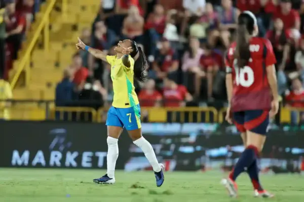 Jogadora Tainá no jogo da Seleção Feminina contra a Costa Rica