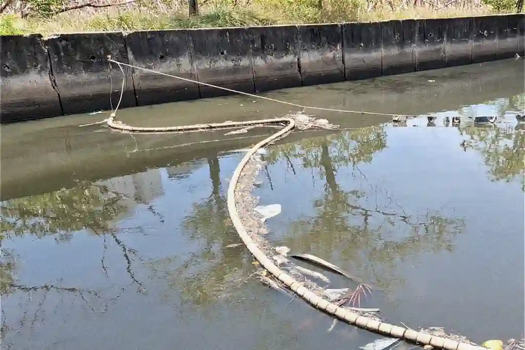 Bocas de saída do canal do Parque do Tramandaí, em Aracaju