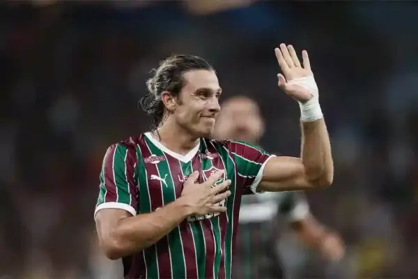 Jogador Canobbio comemora gol pelo Fluminense