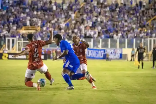 Sergipe vence clássico e assume a liderança do Sergipão