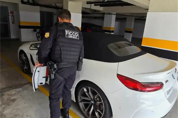 Operação contra o tráfico apreende carro de luxo em Aracaju