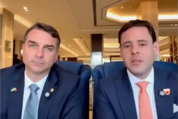 Flávio Bolsonaro e Rodrigo Valadares