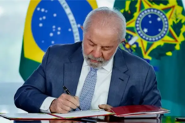 Presidente Lula sanciona lei