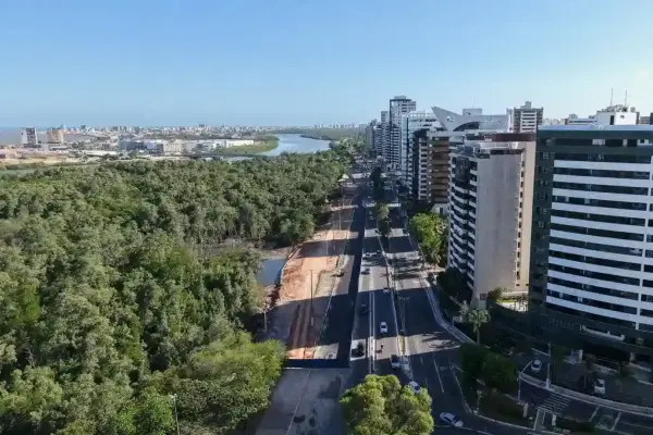 Vista aérea da obra no Calçadão da 13 de Julho, em Aracaju
