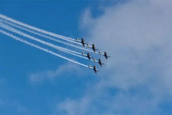Aeronaves da Esquadrilha da Fumaça no céu de Aracaju